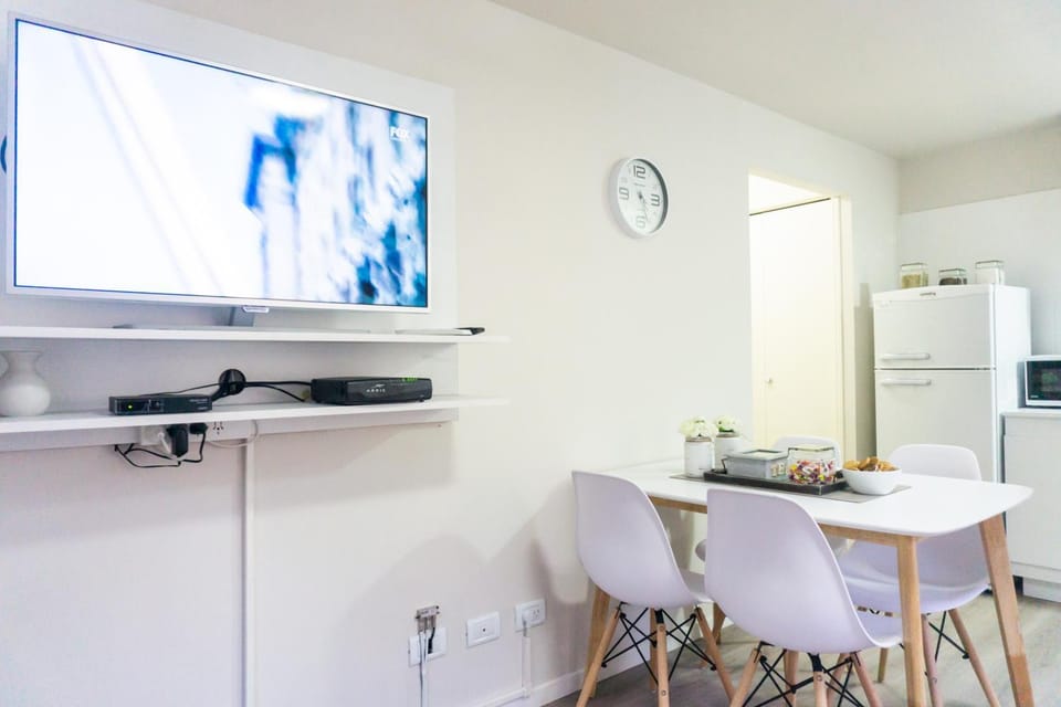 TV and multimedia, Kitchen or kitchenette, Dining area, minibar, oven, pet friendly, stove
