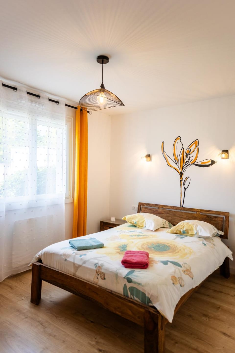 Bed, Photo of the whole room, Bedroom