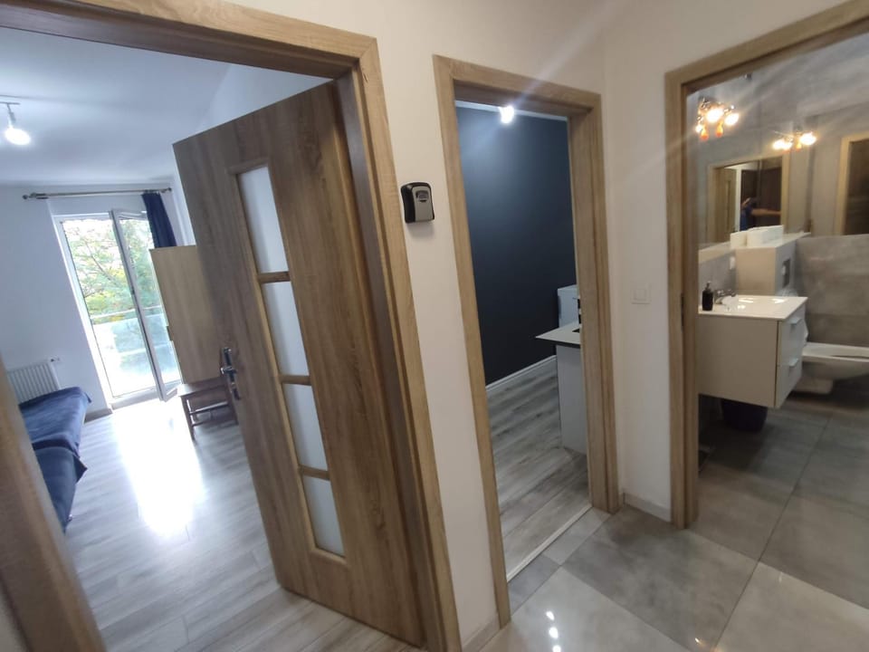 Bathroom, Communal kitchen