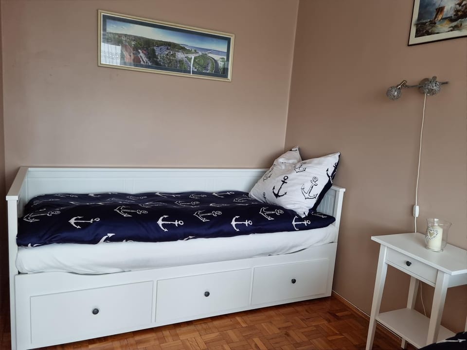 Bed, Photo of the whole room, Seating area