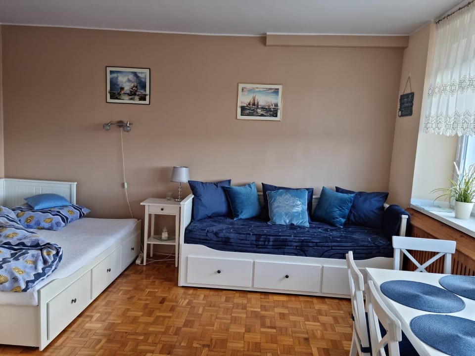 Bed, Photo of the whole room, Seating area