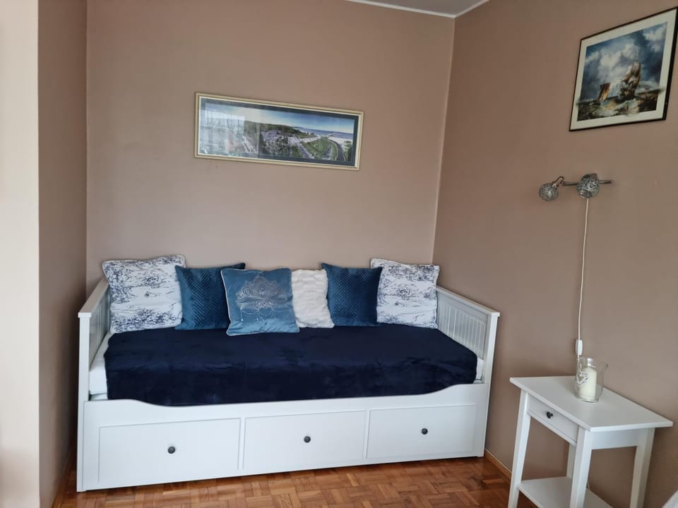 Bed, Photo of the whole room, Seating area