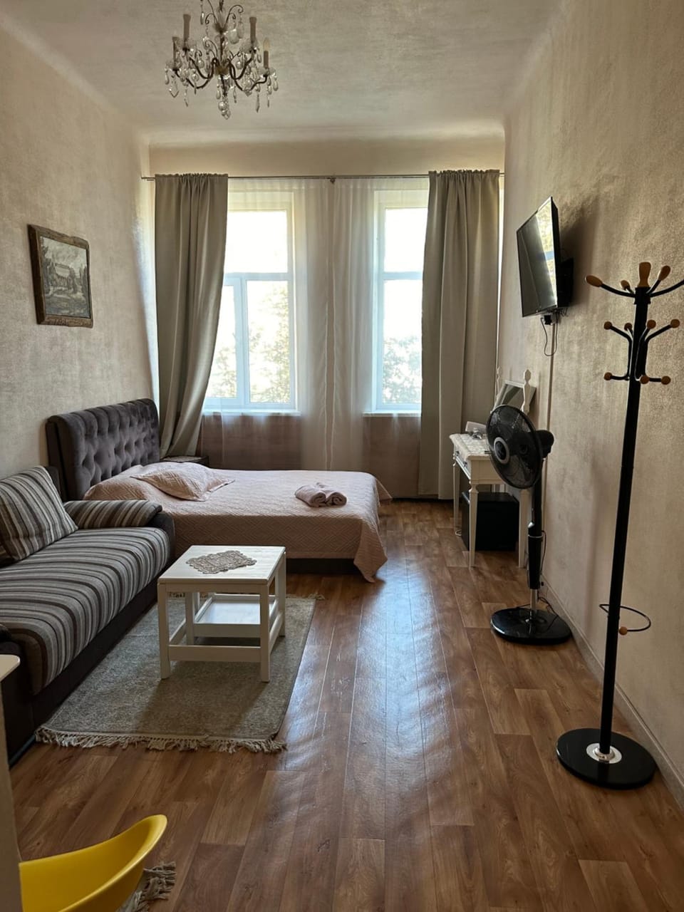 TV and multimedia, Living room, Seating area, Bedroom