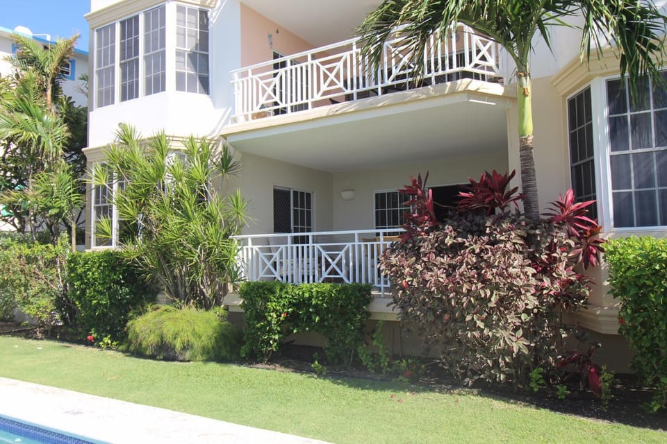 Beachfront Apartment in St. Lawrence Gap - Close To Your Every Need Apartment in Oistins
