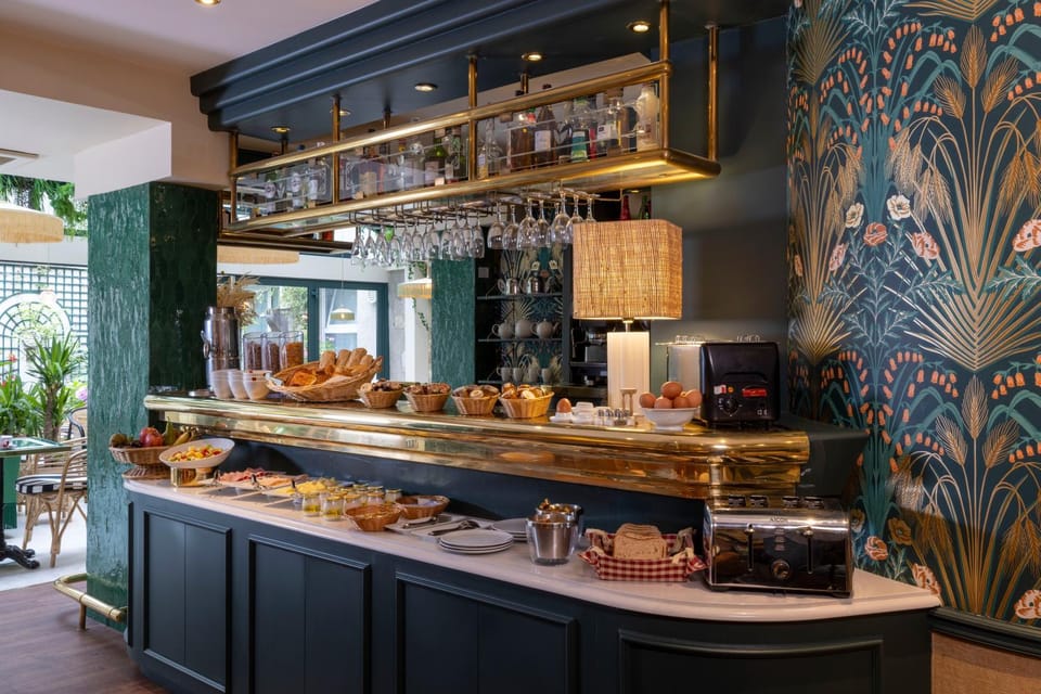 Property building, Breakfast