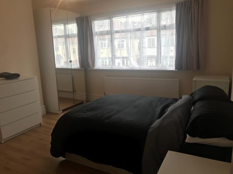 Photo of the whole room, Seating area, Bedroom