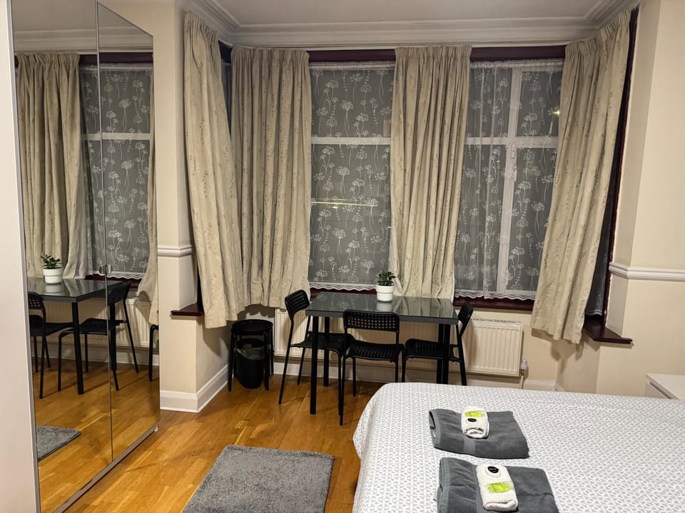 Gladstone Lodge Bed and Breakfast in London