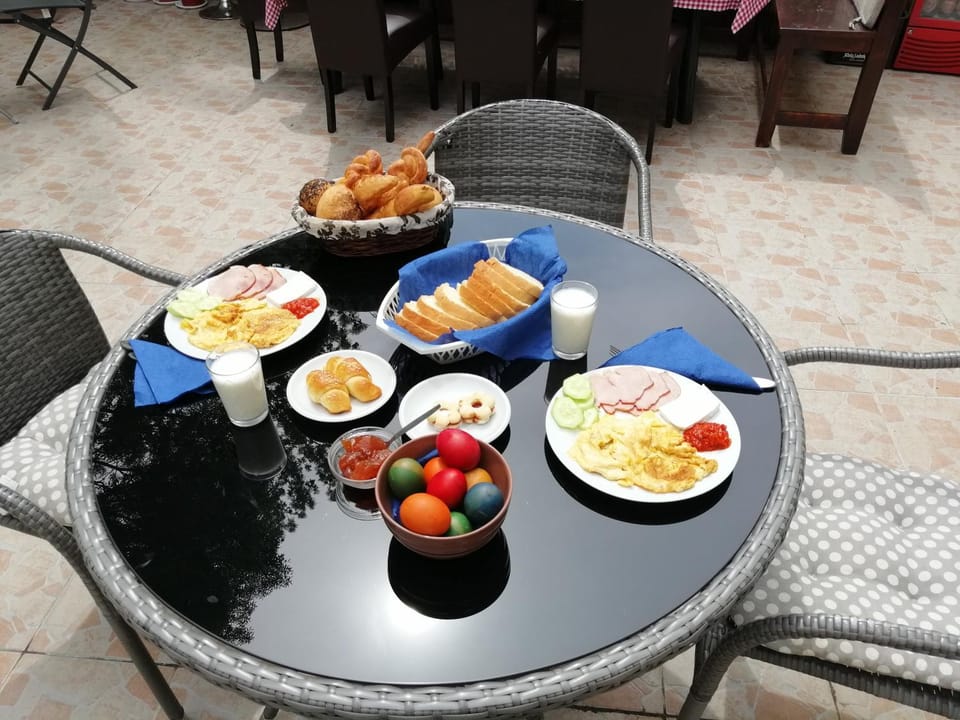 Food and drinks, Food, Breakfast, Continental breakfast