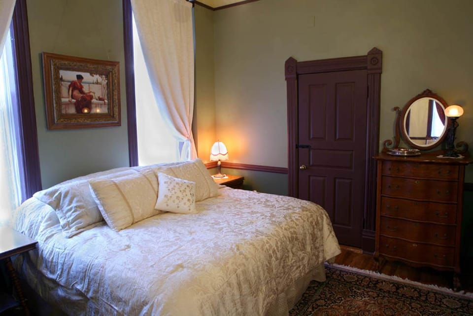 Bed, Photo of the whole room