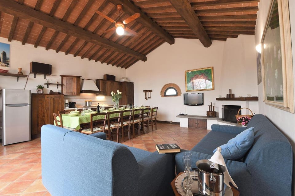 Casale Vecchio Fienile House in Tuscany