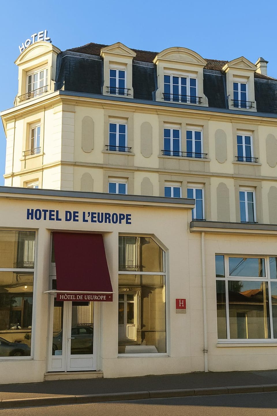 Property building, Facade/entrance, Day