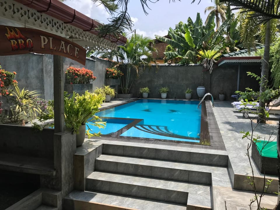 Avon Villa Hotel in Hikkaduwa