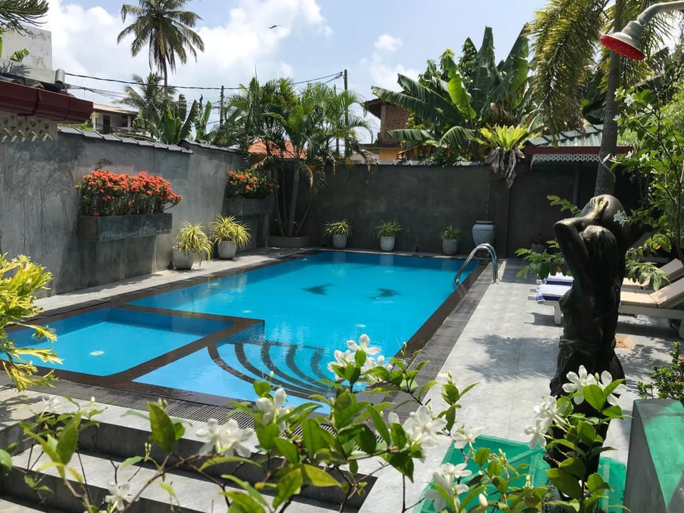 Avon Villa Hotel in Hikkaduwa