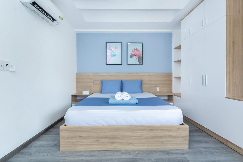 Photo of the whole room, Bedroom