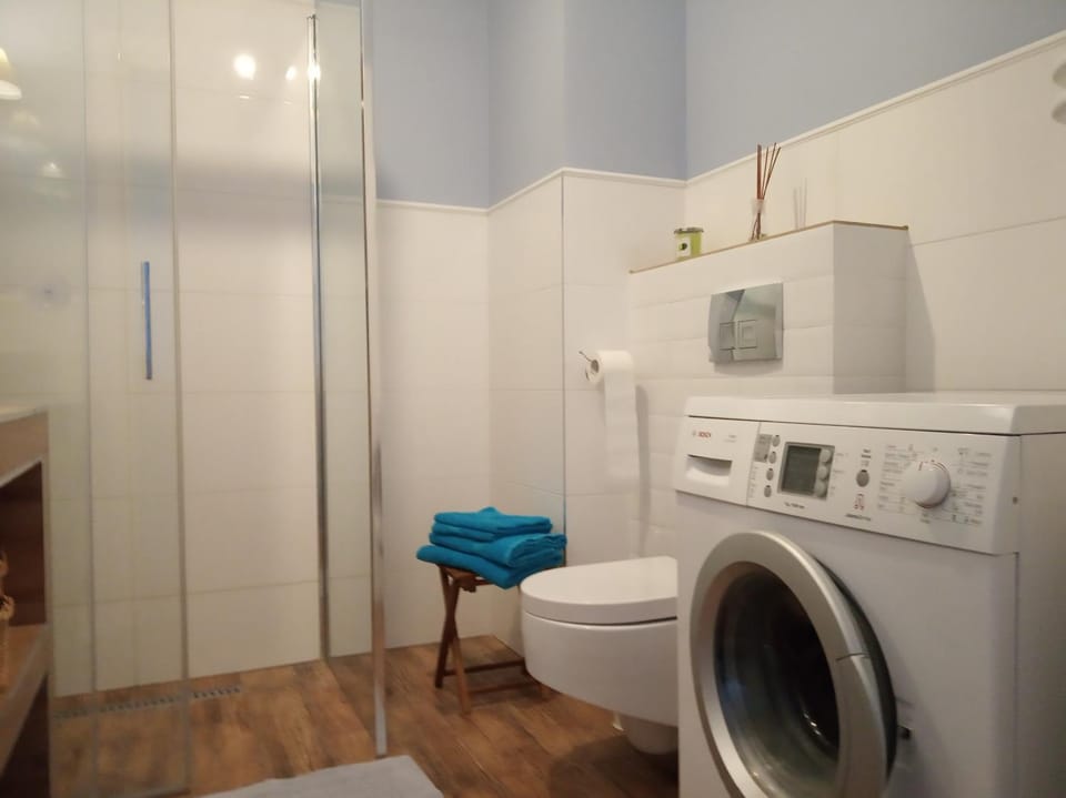 Przytulny apartament blisko Motławy i Neptuna z miejscem w garażu gratis Apartment in Gdansk
