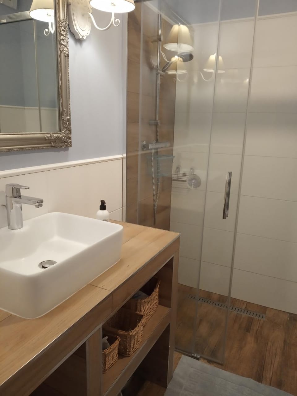 Przytulny apartament blisko Motławy i Neptuna z miejscem w garażu gratis Apartment in Gdansk