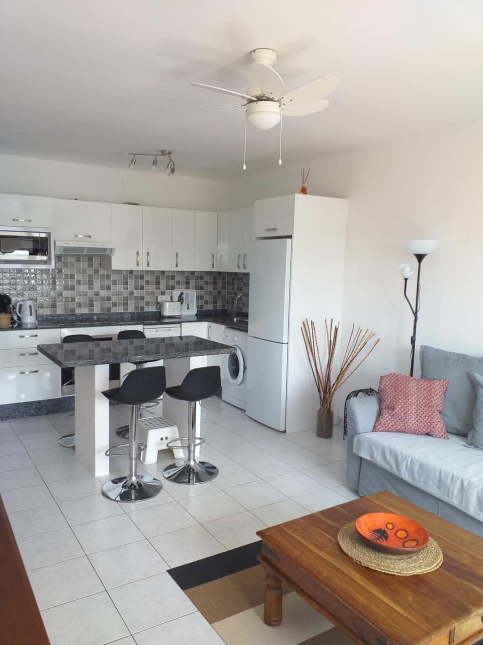 Dining area, minibar, pet friendly, stove