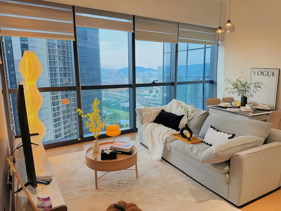 TV and multimedia, Living room, Seating area, City view