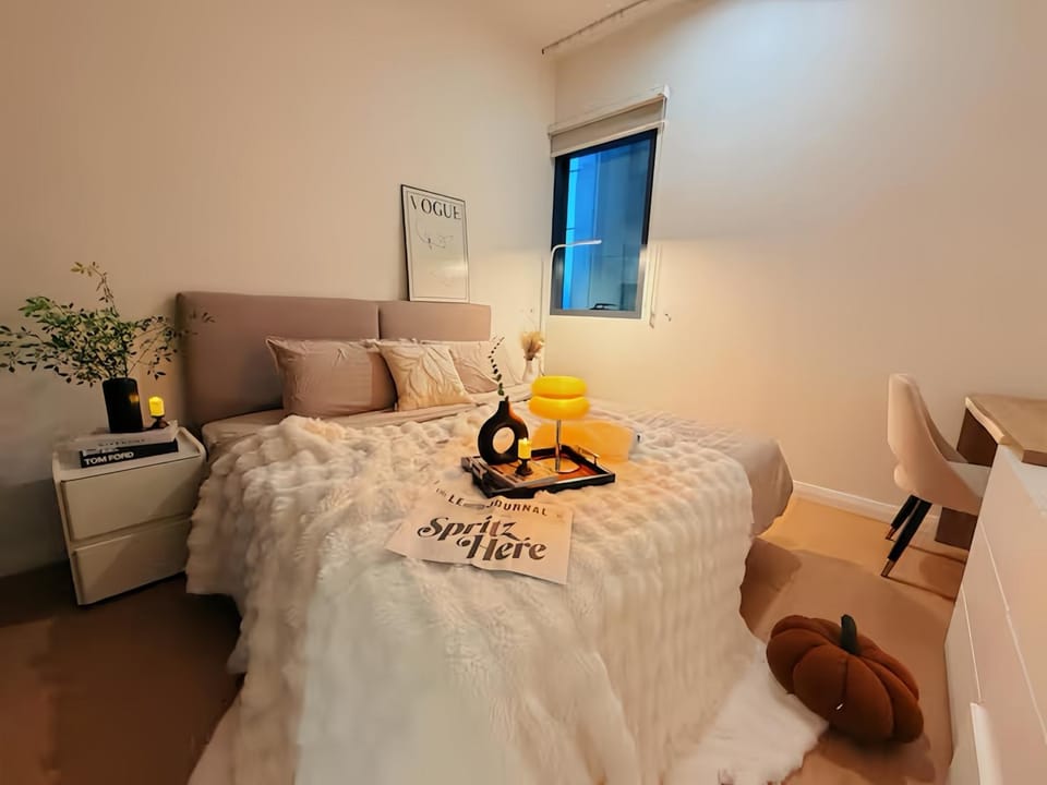 Bed, Photo of the whole room, Bedroom