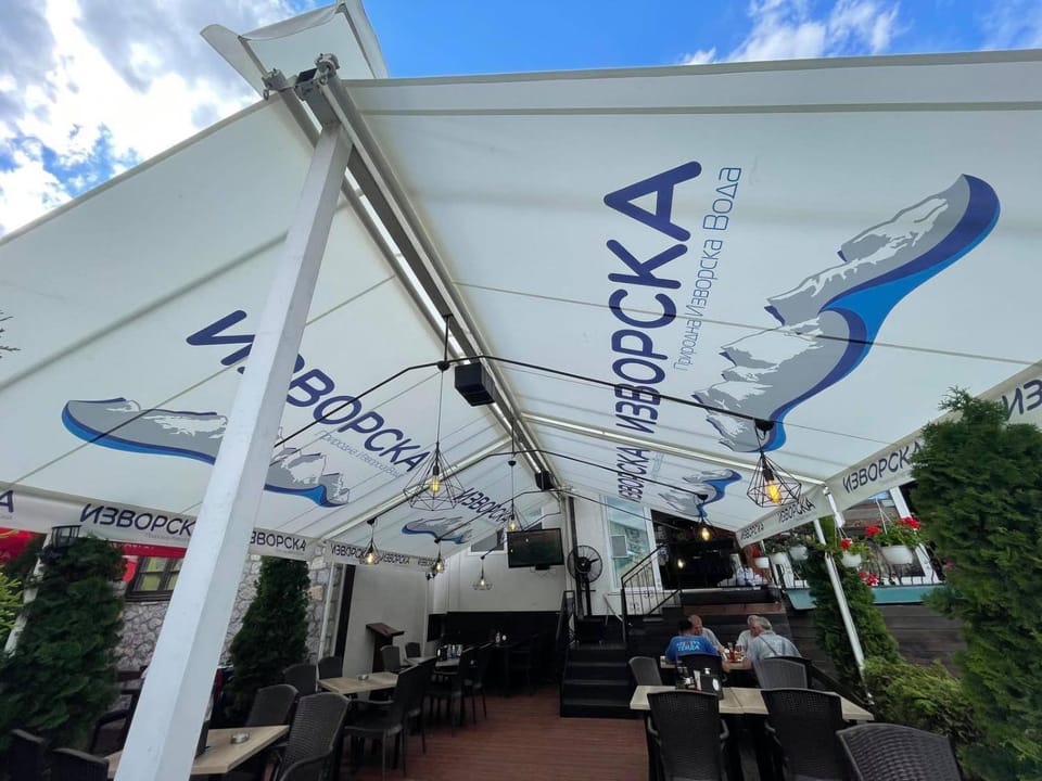 Restaurant/places to eat, Restaurant/places to eat, Garden
