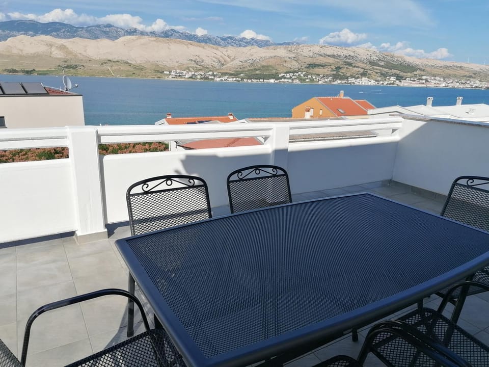 View (from property/room), Balcony/Terrace, Mountain view, Sea view