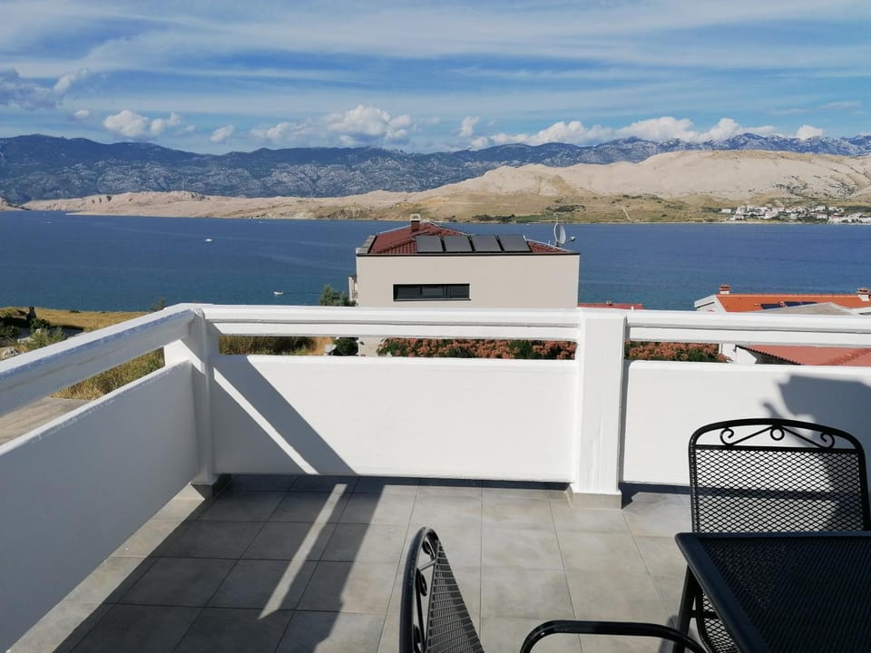 Balcony/Terrace, Mountain view, Sea view