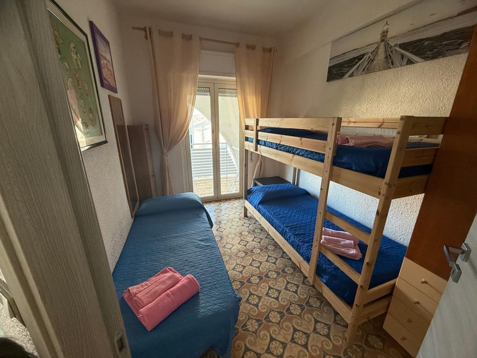 Bed, bunk bed