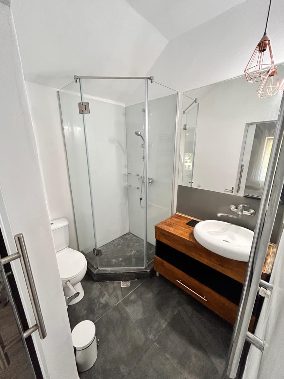 Shower, Toilet, Bathroom, towels