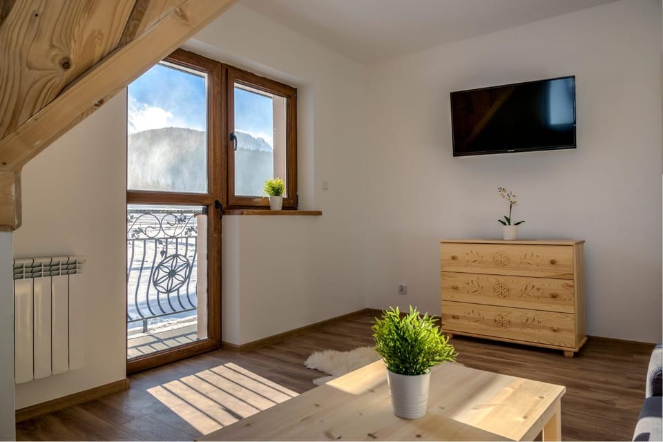 Communal lounge/ TV room, TV and multimedia, Balcony/Terrace, Living room
