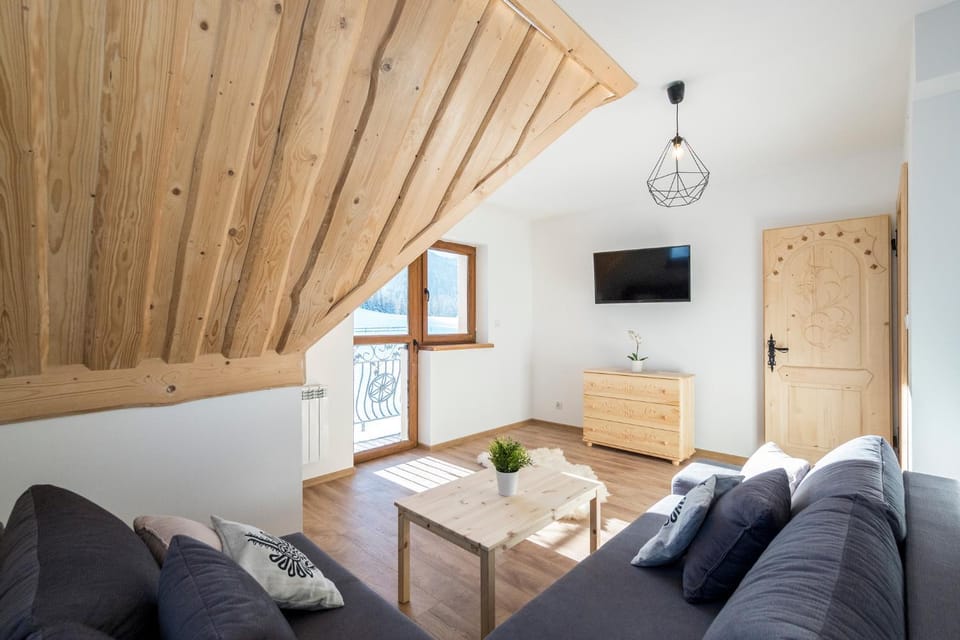 Communal lounge/ TV room, Bed, TV and multimedia, Balcony/Terrace, Living room, Bedroom, Mountain view