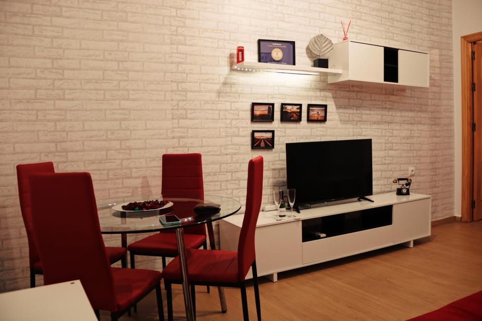 TV and multimedia, Living room, Photo of the whole room, Seating area, Dining area