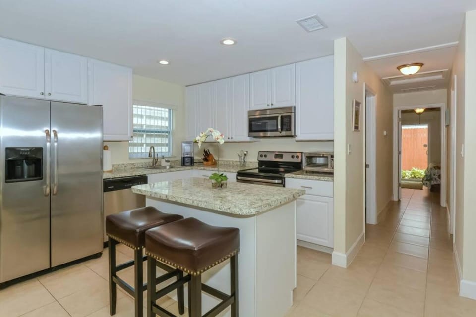 Lovely Cottage near the Beach and Downtown Sarasota House in Sarasota