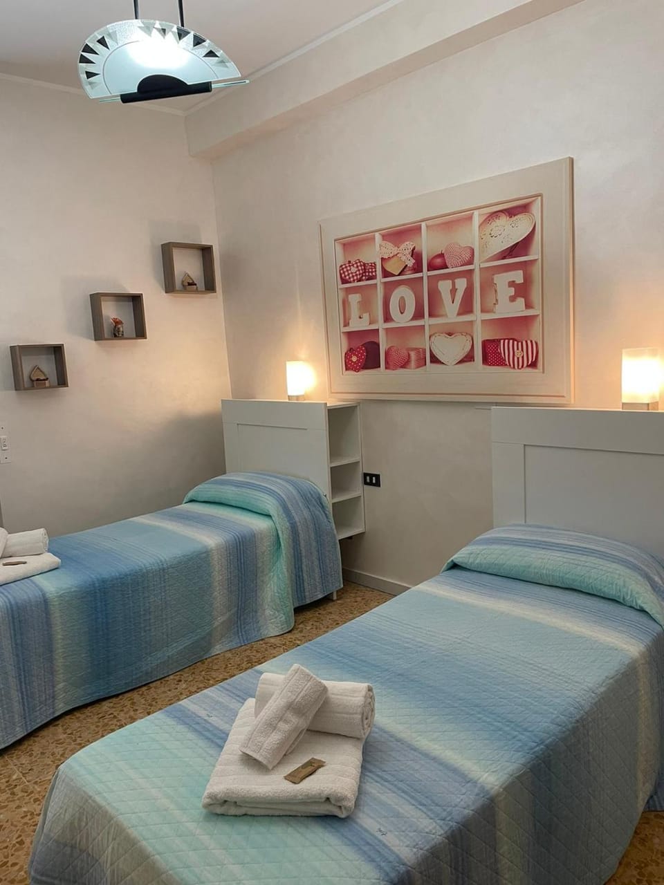 Bedroom, towels