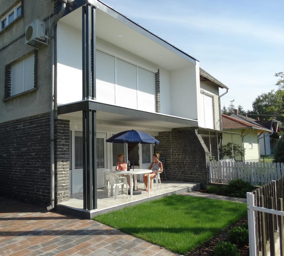 Property building, Facade/entrance