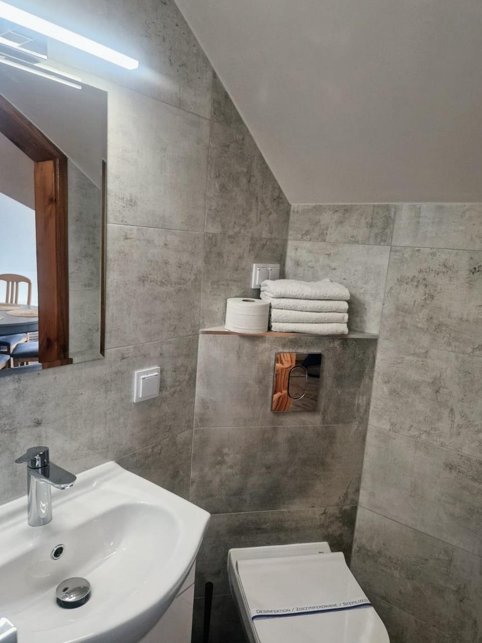 Bathroom, towels