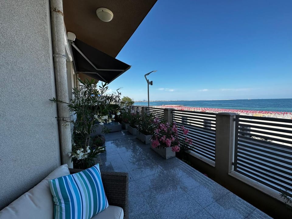 Day, Natural landscape, View (from property/room), Balcony/Terrace, Sea view