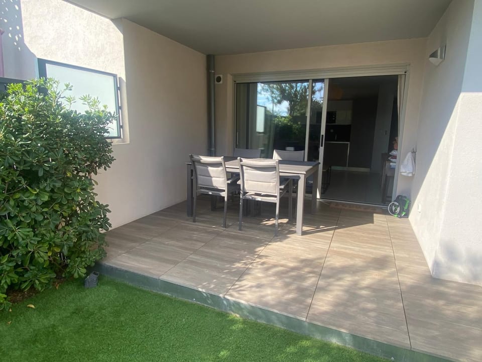Spacieux appartement avec jardin dans résidence de grand standing avec piscine Apartment in Sanary-sur-Mer
