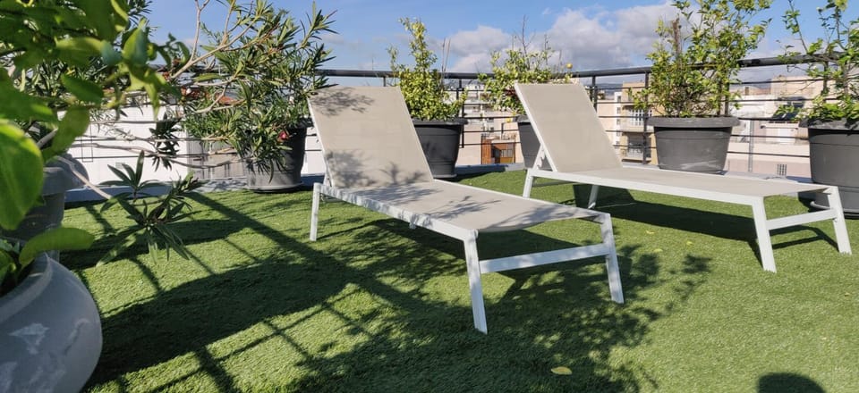 Balcony/Terrace, City view, sunbed