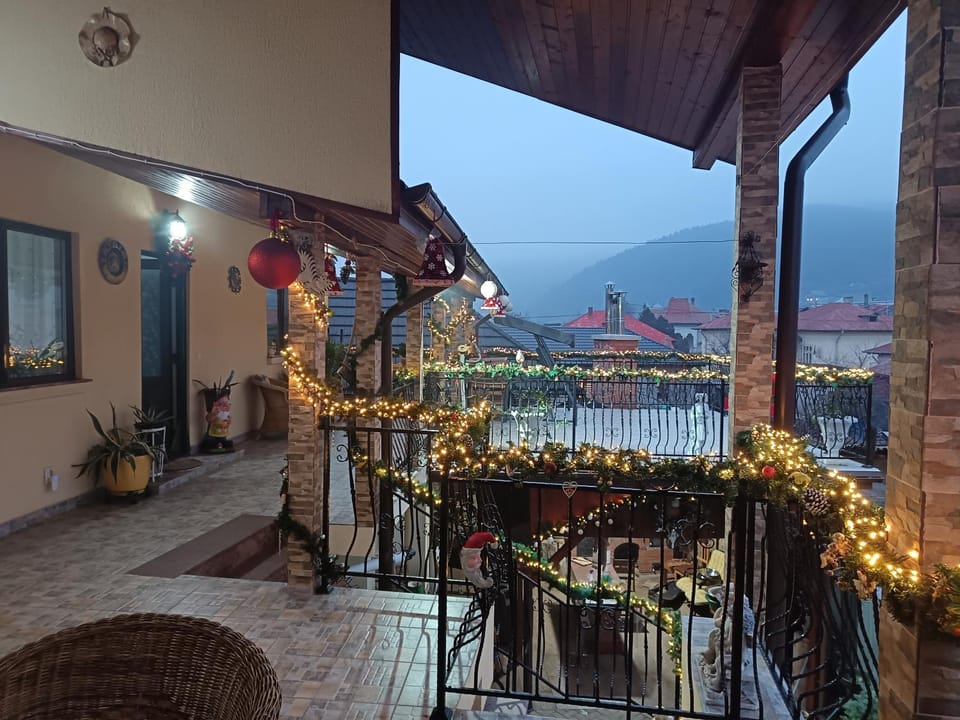 Pensiunea Mihaita Bed and Breakfast in Romania