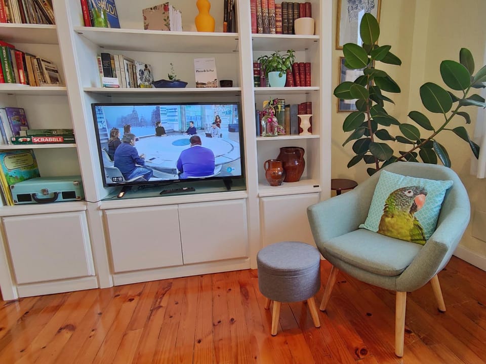 Communal lounge/ TV room, Living room, Decorative detail