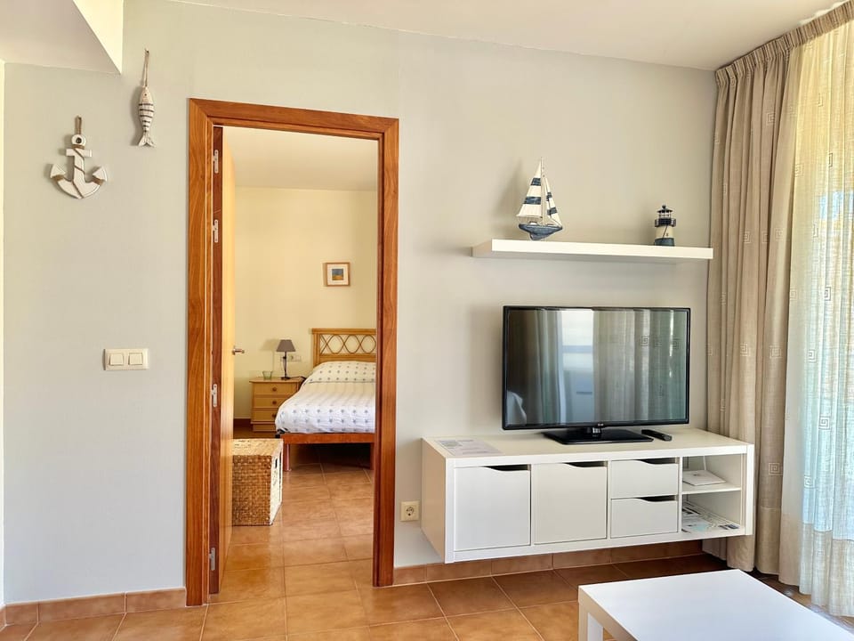 TV and multimedia, Photo of the whole room