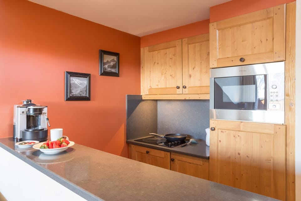 Coffee/tea facilities, Kitchen or kitchenette, minibar, stove, toaster