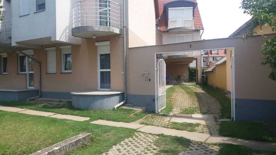 Property building, Facade/entrance
