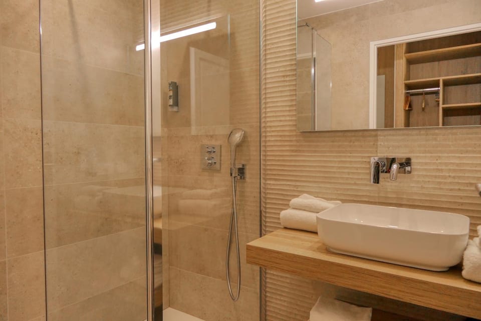 Shower, Bathroom, towels