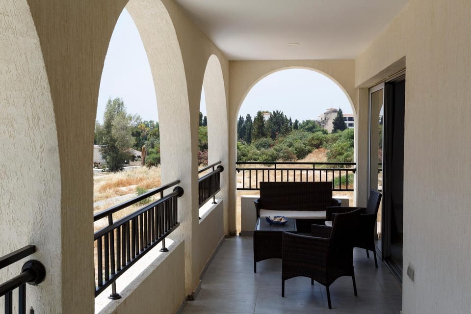 Coral Bay Sea Breeze - Rooftop Apt, Pool & Sea Views, Sleeps 8 Apartment in Peyia