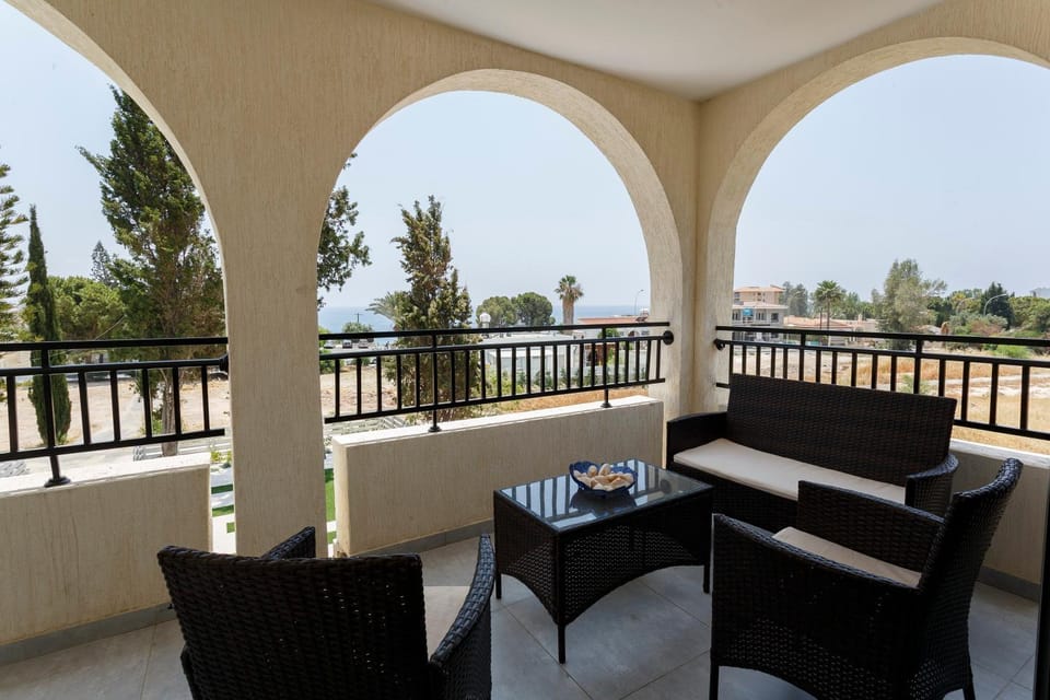 Coral Bay Sea Breeze - Rooftop Apt, Pool & Sea Views, Sleeps 8 Apartment in Peyia