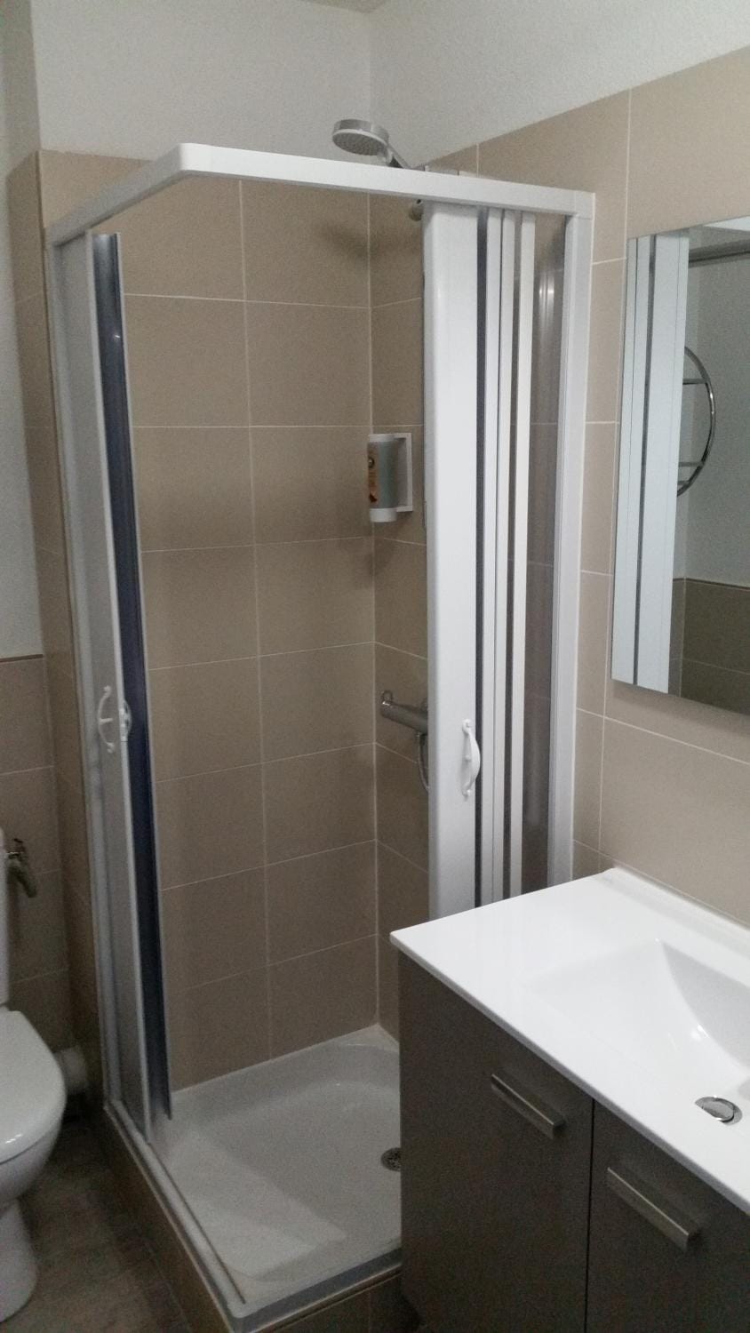 Shower, Bathroom, towels