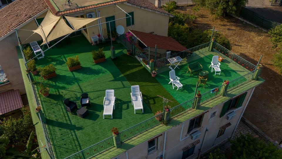 Property building, Balcony/Terrace, Balcony/Terrace