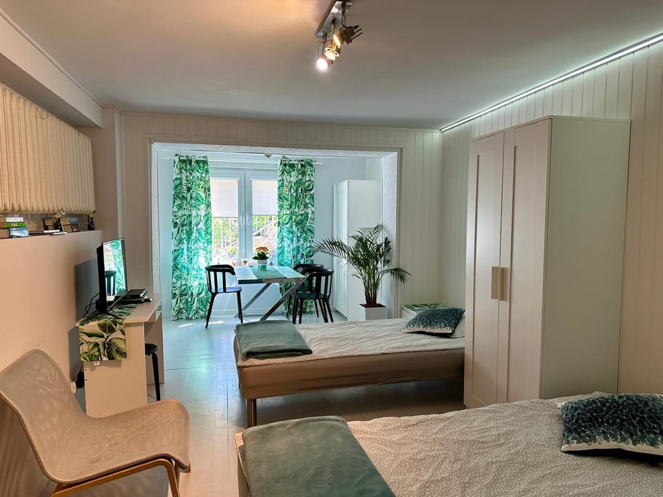 Bed, TV and multimedia, Photo of the whole room, Seating area