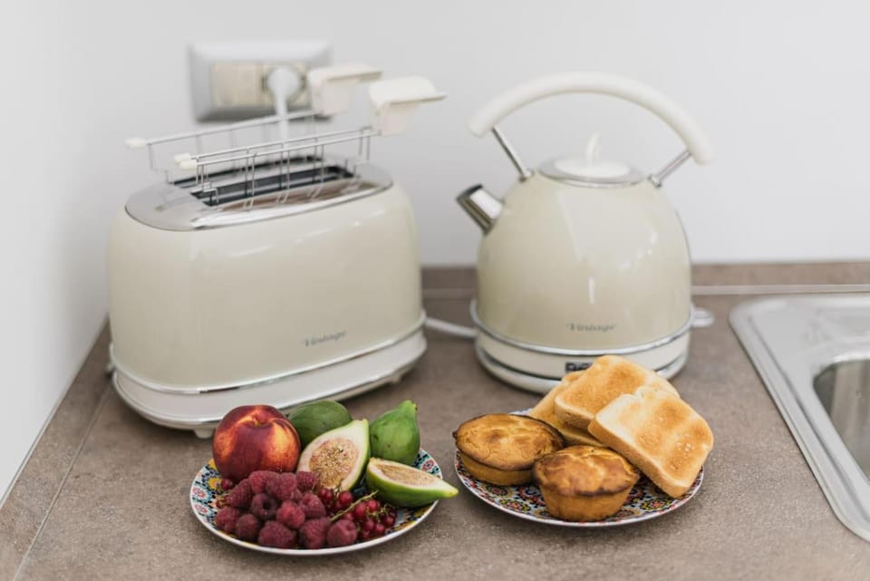Coffee/tea facilities, Breakfast